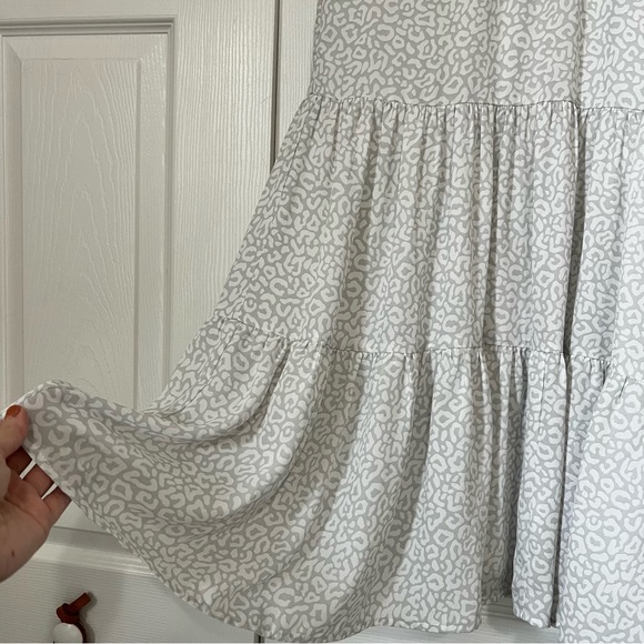 Harper Wren Animal Print White and Gray Patterned Dress - Picture 5 of 7
